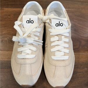 NEW! ALO Yoga Cream sneakers